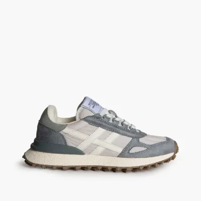 Zapatilla deportiva estilo retro.